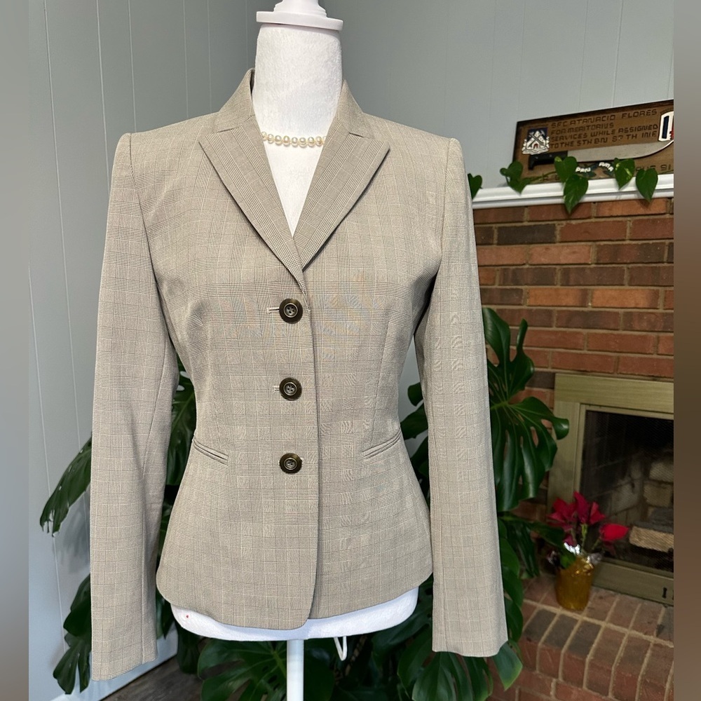 🛍️ Tahari ASL  3 button blazer jacket excellent condition.